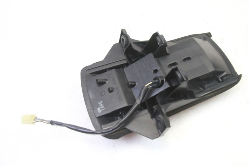 photo de FEU ARRIERE SUZUKI SV S 650 (2003 - 2009) - Gros plan technique