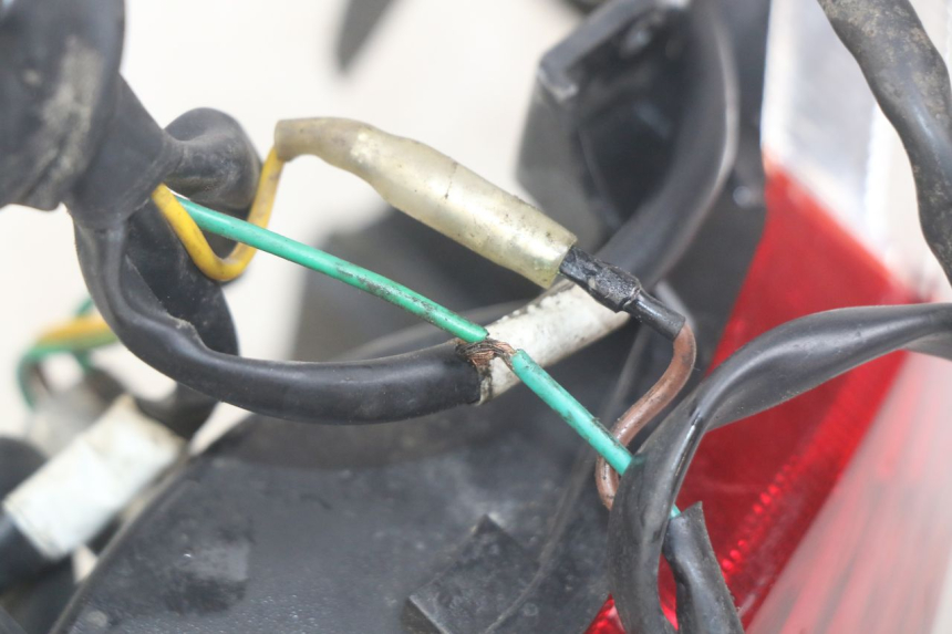 photo de FEU ARRIERE PEUGEOT TWEET 4T 50 (2018 - 2022) - Détail de la pièce