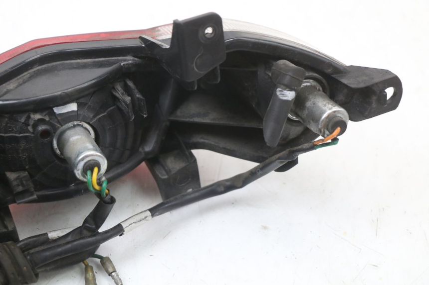 photo de FEU ARRIERE PEUGEOT TWEET 125 (2018 - 2021) - Points de fixation