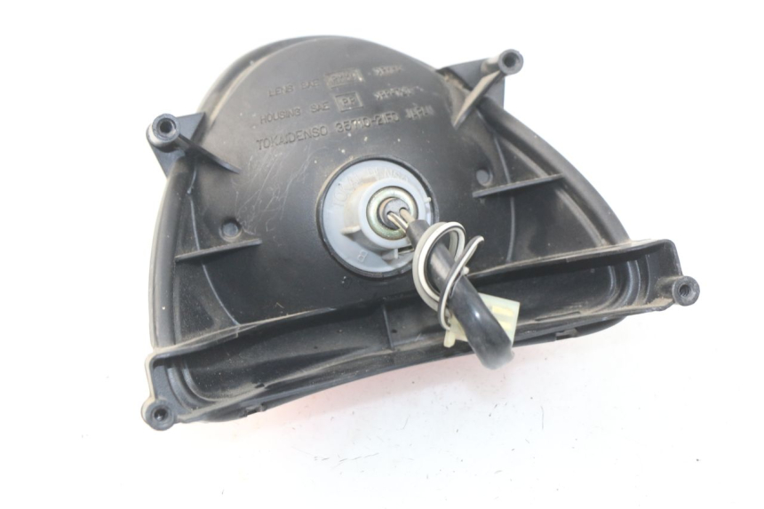 photo de FEU ARRIERE SUZUKI UC EPICURO 125 (1999 - 2003) - Gros plan technique