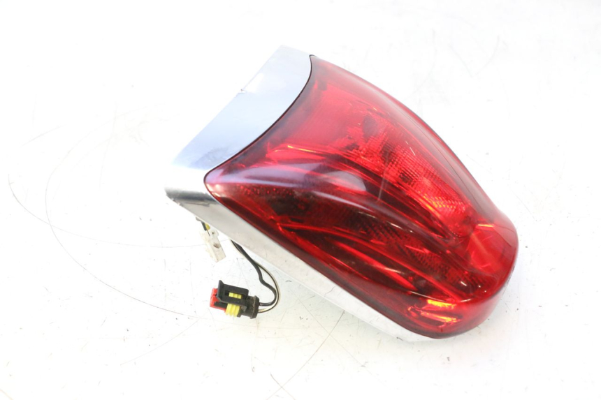 photo de FEU ARRIERE PIAGGIO VESPA PRIMAVERA 2T 50 (2013 - 2018) - Détail de la pièce
