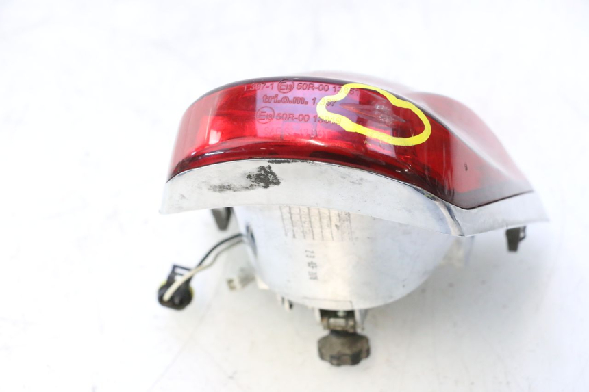 photo de FEU ARRIERE PIAGGIO VESPA PRIMAVERA 2T 50 (2013 - 2018) - Photo complémentaire