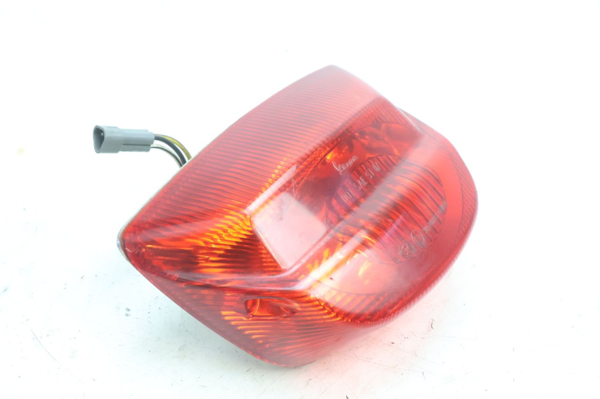 photo de FEU ARRIERE PIAGGIO VESPA S 2T 50 (2007 - 2014) - Zoom état d’usage
