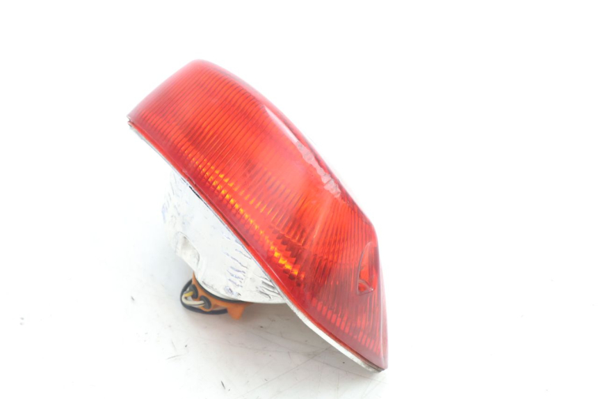 photo de FEU ARRIERE PIAGGIO VESPA S 2T 50 (2007 - 2014) - Gros plan technique