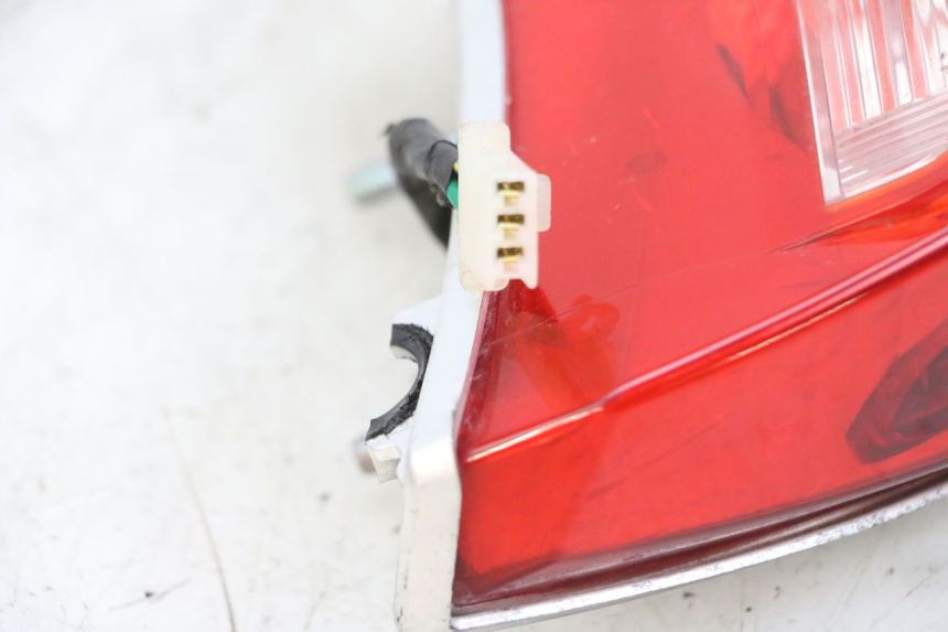 photo de FEU ARRIERE DAELIM VJ ROADWIN FI 125 (2008 - 2017) - Autre angle de vue