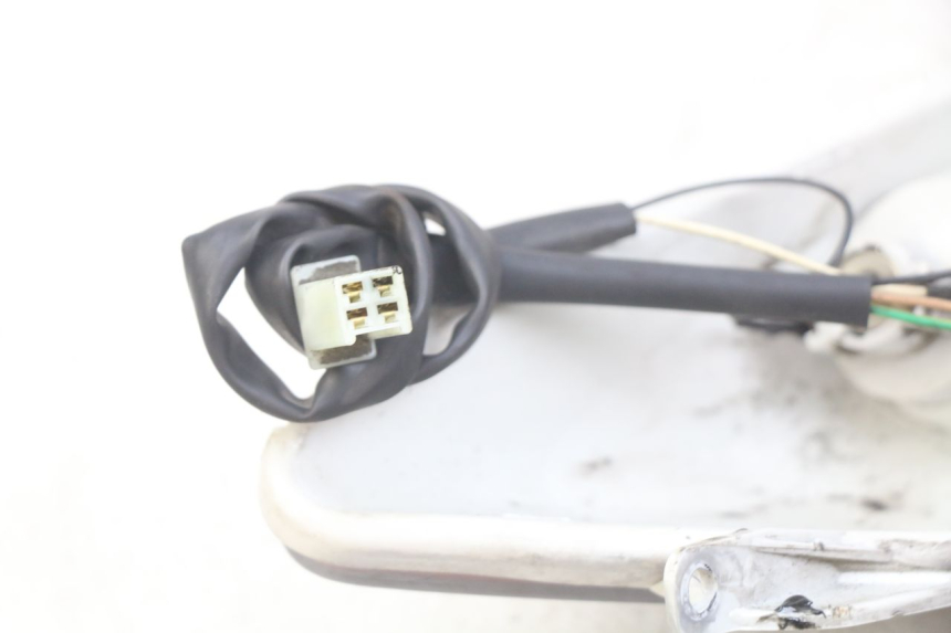 photo de FEU ARRIERE YAMAHA XMAX X-MAX 125 (2006 - 2009) - État de surface