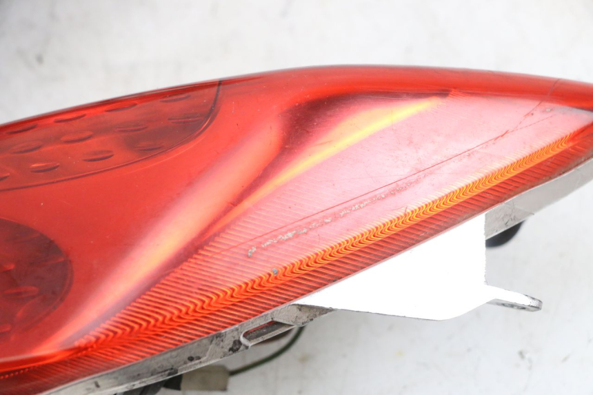 photo de FEU ARRIERE YAMAHA XMAX X-MAX 125 (2006 - 2009) - Vue d’ensemble