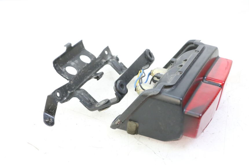 photo de FEU ARRIERE YAMAHA FZS FAZER 600 (2001 - 2003) - Autre angle de vue