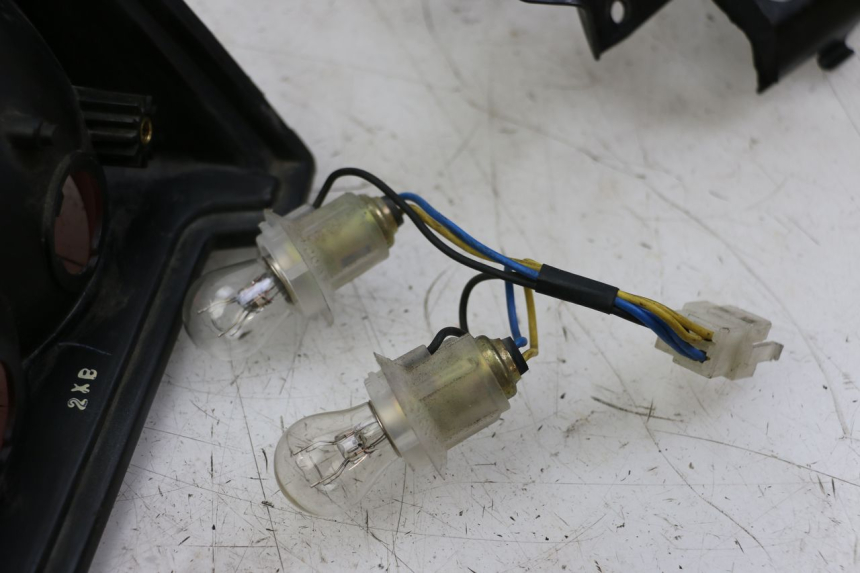 photo de FEU ARRIERE YAMAHA FZS FAZER 600 (2001 - 2003) - Vue d’ensemble