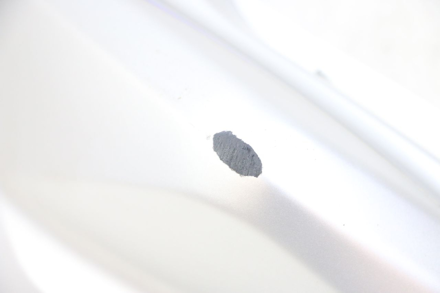 photo de FLANC ARRIERE DROIT YAMAHA AEROX 2T 50 (2013 - 2017) - État de surface