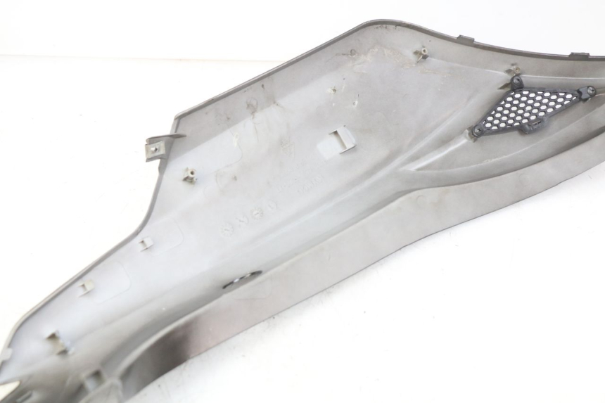 photo de FLANC ARRIERE DROIT KYMCO AGILITY 16+ 4T 50 (2018 - 2023) - Détails caractéristiques