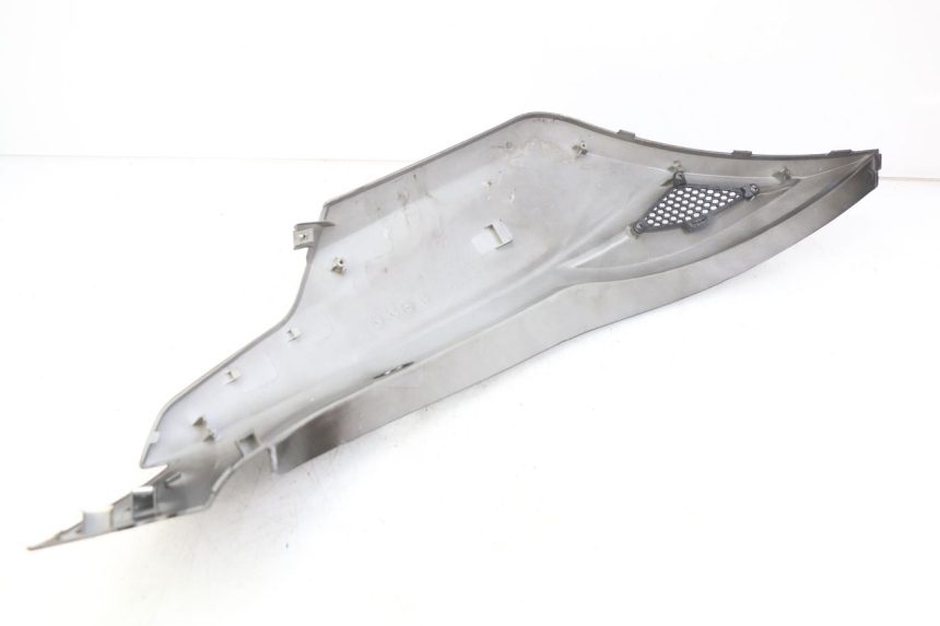 photo de FLANC ARRIERE DROIT KYMCO AGILITY 16+ 4T 50 (2018 - 2023) - Vue rapprochée