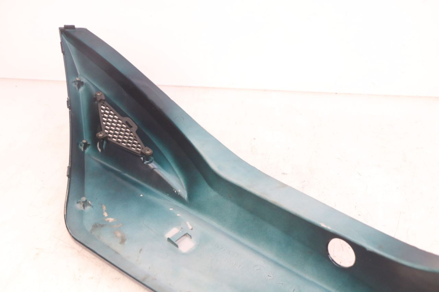 photo de FLANC ARRIERE DROIT KYMCO AGILITY 16+ 4T 50 (2018 - 2023) - Zoom état d’usage