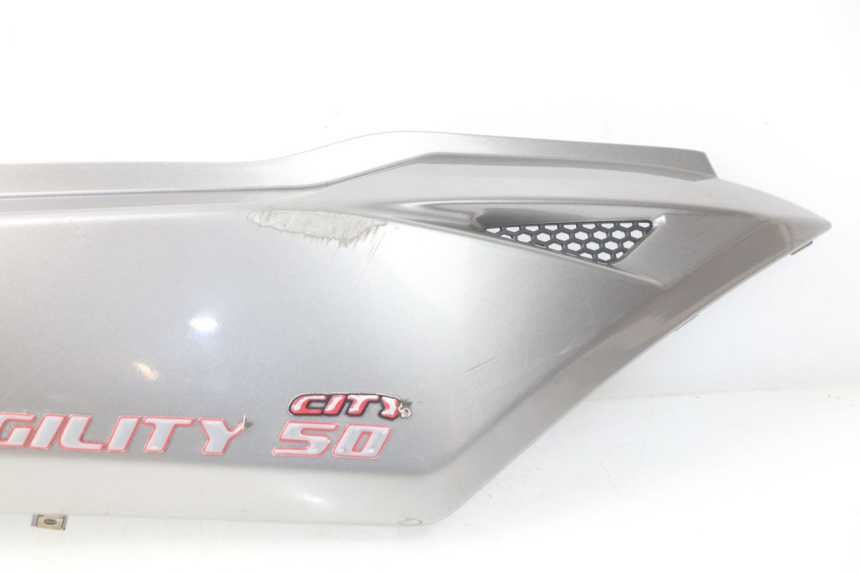photo de FLANC ARRIERE DROIT KYMCO AGILITY CITY 4T 50 (2008 - 2016) - État de surface