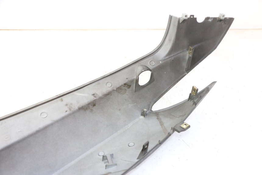 photo de FLANC ARRIERE DROIT KYMCO AGILITY NAKED RENOUVO 2T 50 (2011 - 2018) - Détail de la pièce