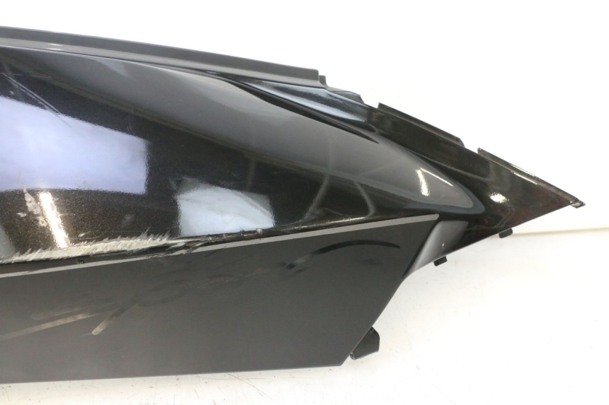 photo de FLANC ARRIERE DROIT APRILIA ATLANTIC S 125 (2010 - 2013) - Gros plan technique