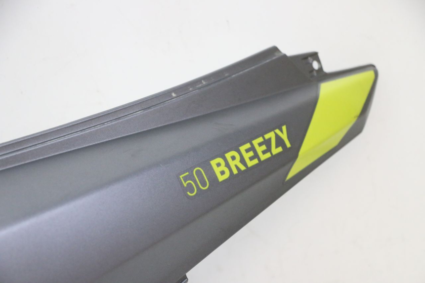 photo de FLANC ARRIERE DROIT MOTRON BREEZY 4T 50 (2021 - 2025) - Détails caractéristiques