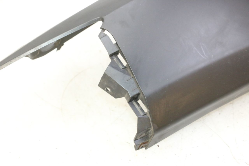 photo de FLANC ARRIERE DROIT SUZUKI BURGMAN 125 (2007 - 2014) - Zoom composants