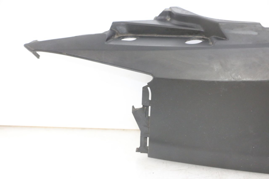 photo de FLANC ARRIERE DROIT SUZUKI BURGMAN 125 (2007 - 2014) - Focus structure