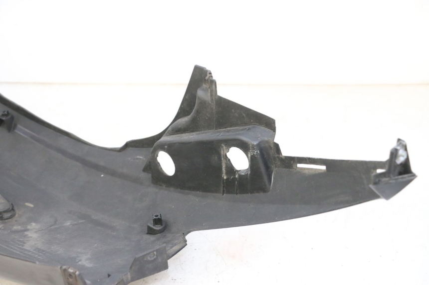 photo de FLANC ARRIERE DROIT SUZUKI BURGMAN 125 (2007 - 2014) - Points de fixation