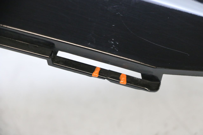 photo de FLANC ARRIERE DROIT SUZUKI BURGMAN 125 (2007 - 2014) - État de surface