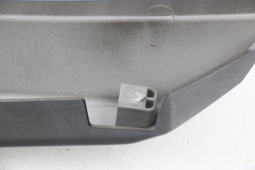 photo de FLANC ARRIERE DROIT YAMAHA BW'S BWS 125 (2010 - 2013) - Gros plan technique