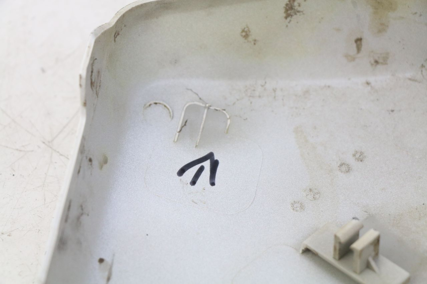 photo de FLANC ARRIERE DROIT YAMAHA BW'S BWS 125 (2010 - 2013) - Détail de la pièce