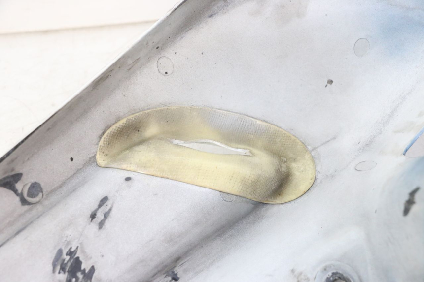 photo de FLANC ARRIERE DROIT HONDA CBR RR FIREBLADE 900 (1992 - 1994) - État de surface