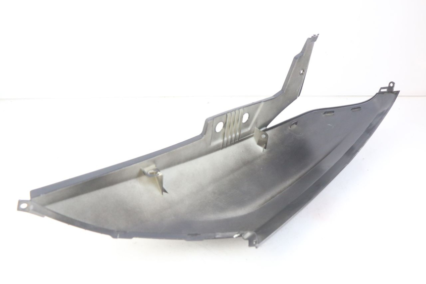 photo de FLANC ARRIERE DROIT PEUGEOT CITYSTAR 125 (2011 - 2017) - Points de fixation