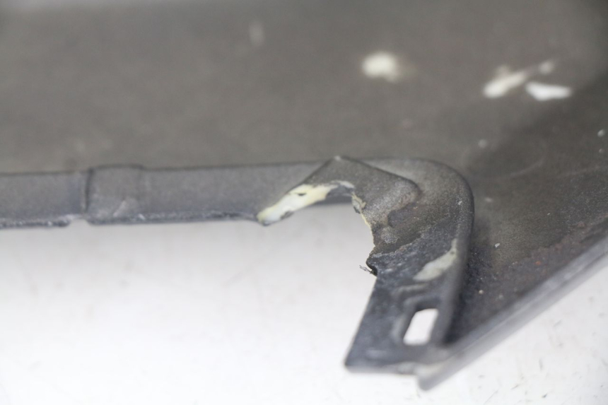 photo de FLANC ARRIERE DROIT PEUGEOT CITYSTAR 50 (2013 - 2017) - Gros plan technique