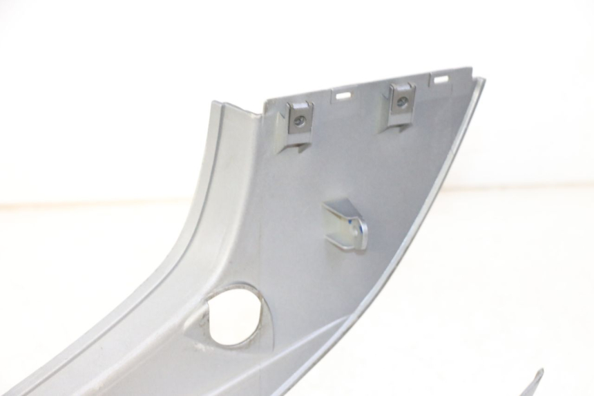 photo de FLANC ARRIERE DROIT YAMAHA CYGNUS X INJECTION 125 (2007 - 2013) - Autre angle de vue