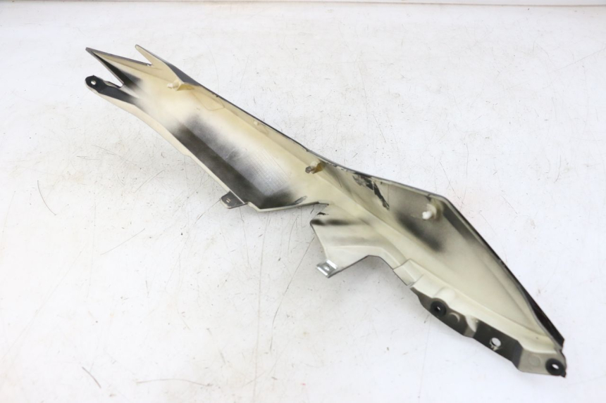 photo de FLANC ARRIERE DROIT EBROH BRAVO GLE 1 (2020 - 2024) - Gros plan technique