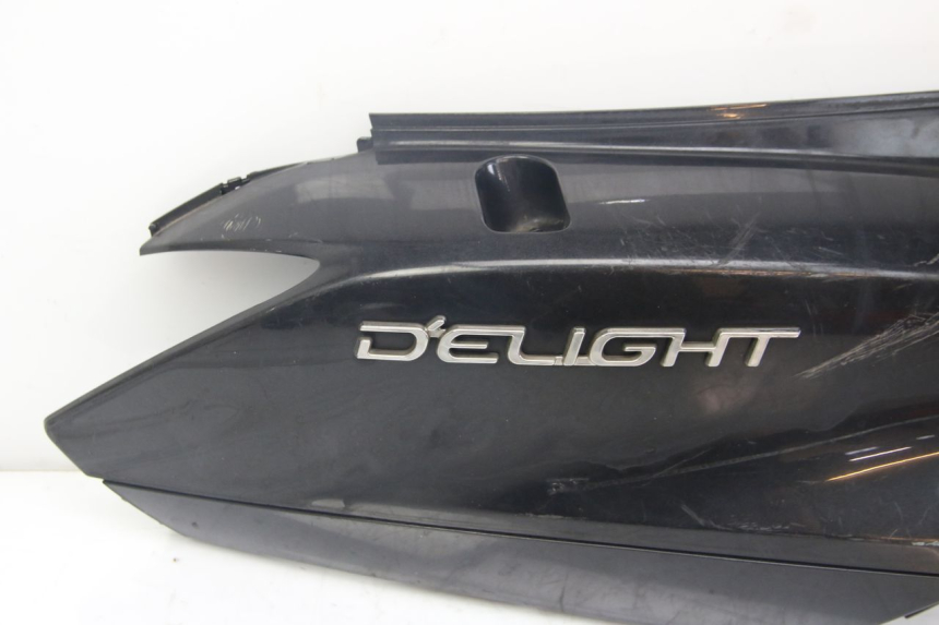 photo de FLANC ARRIERE DROIT YAMAHA D'ELIGHT DELIGHT 125 (2017 - 2020) - Détail de la pièce