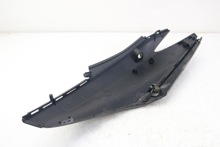 photo de FLANC ARRIERE DROIT YAMAHA D'ELIGHT DELIGHT 125 (2017 - 2020) - Autre angle de vue