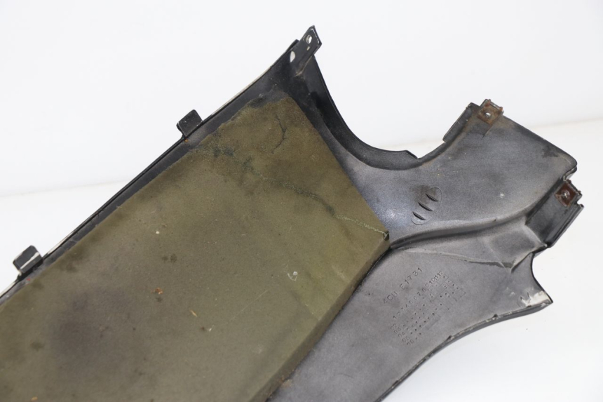 photo de FLANC ARRIERE DROIT MBK EVOLIS 50 (1992 - 1998) - Gros plan technique