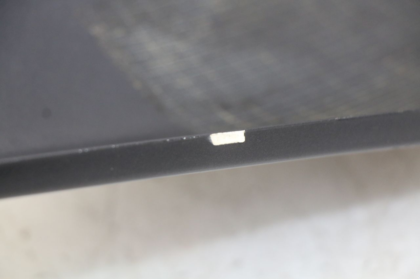 photo de FLANC ARRIERE DROIT HONDA FES PANTHEON 2T 125 (1998 - 2002) - État de surface