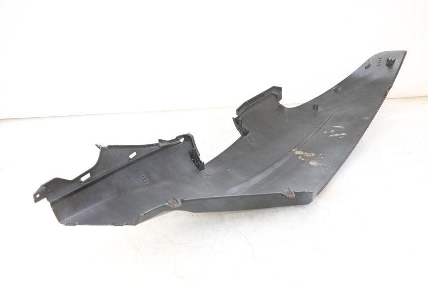 photo de FLANC ARRIERE DROIT HONDA FES S-WING SWING ABS 125 (2007 - 2015) - Gros plan technique