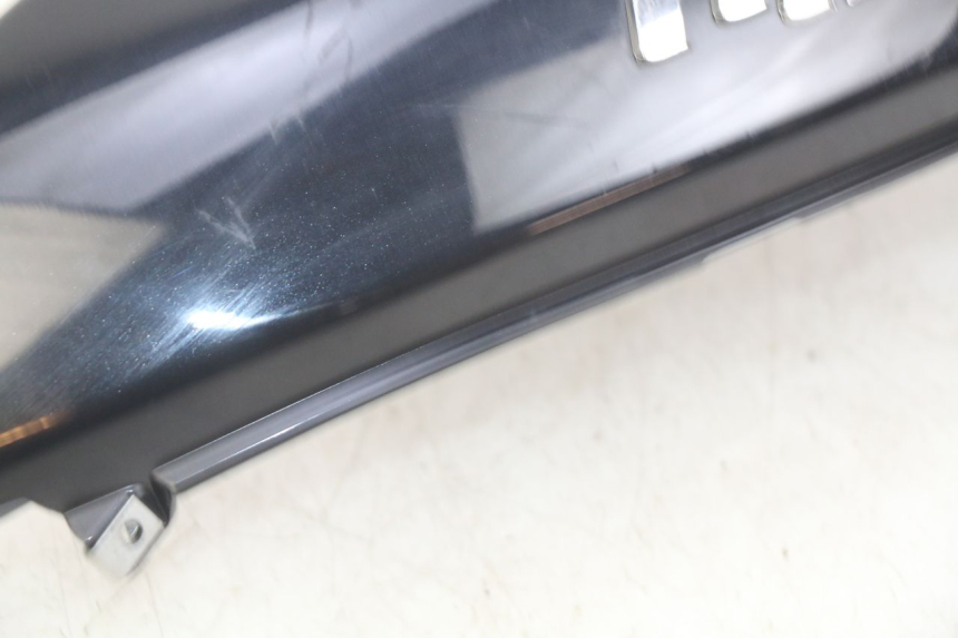 photo de FLANC ARRIERE DROIT PIAGGIO FLY 4T 50 (2013 - 2017) - Points de fixation