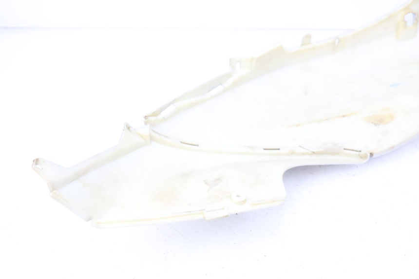 photo de FLANC ARRIERE DROIT PIAGGIO FLY 100 (2006 - 2010) - Gros plan technique