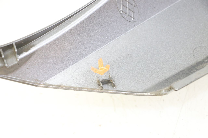 photo de FLANC ARRIERE DROIT HONDA FORZA ABS 300 (2013 - 2017) - Gros plan technique