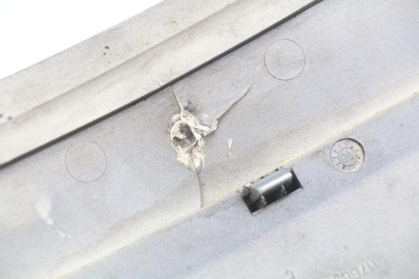 photo de FLANC ARRIERE DROIT PEUGEOT GEOPOLIS 400 (2007 - 2013) - Zoom état d’usage