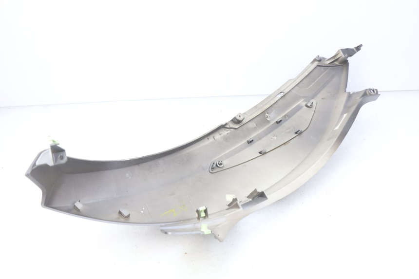 photo de FLANC ARRIERE DROIT PEUGEOT GEOPOLIS 400 (2007 - 2013) - Gros plan technique