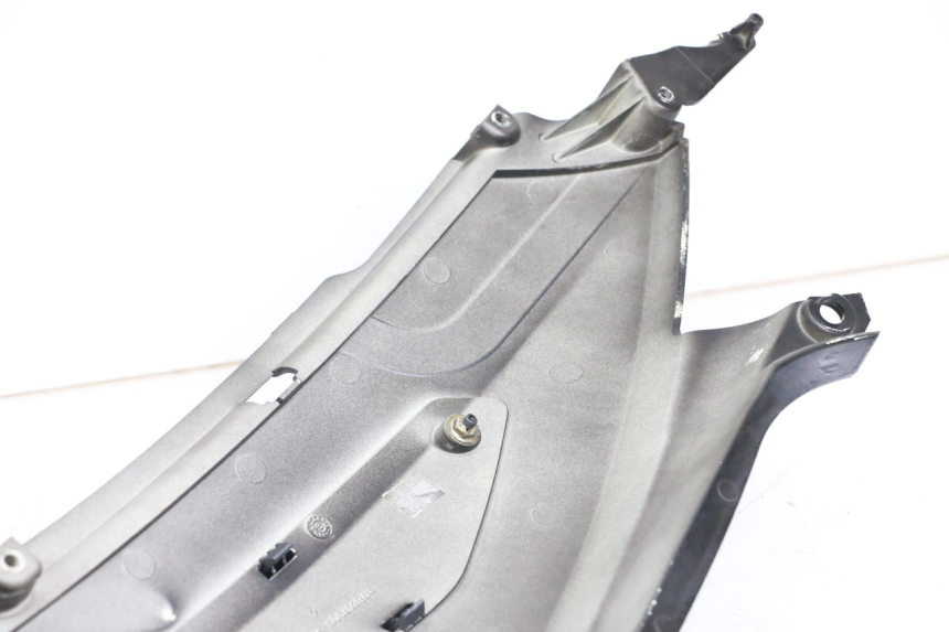 photo de FLANC ARRIERE DROIT PEUGEOT GEOPOLIS RS 125 (2007 - 2009) - État de surface