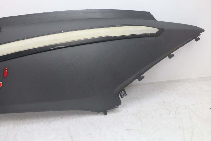 photo de FLANC ARRIERE DROIT SYM GTS EVO 125 (2009 - 2013) - Autre angle de vue