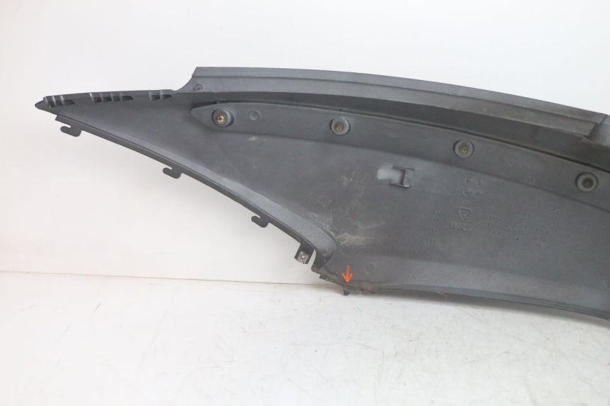 photo de FLANC ARRIERE DROIT SYM GTS EVO 125 (2009 - 2013) - Points de fixation
