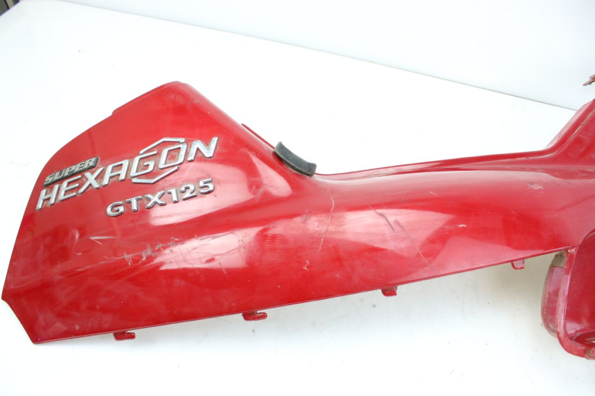 photo de FLANC ARRIERE DROIT PIAGGIO HEXAGON 2T 125 (1994 - 1998) - Autre angle de vue