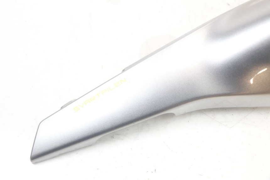 photo de FLANC ARRIERE DROIT HUSQVARNA SVARTPILEN 401 (2018 - 2023) - Détail de la pièce