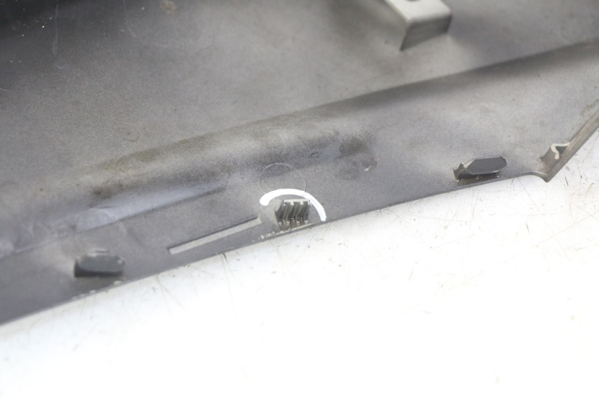 photo de FLANC ARRIERE DROIT YAMAHA HW XENTER 125 (2011 - 2017) - Zoom état d’usage