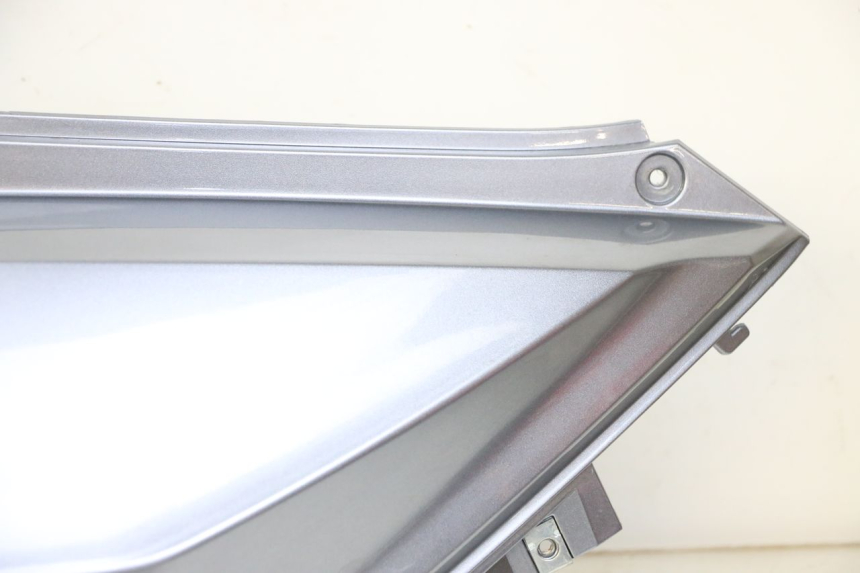 photo de FLANC ARRIERE DROIT SYM JOYMAX 125 (2010 - 2017) - Détails caractéristiques