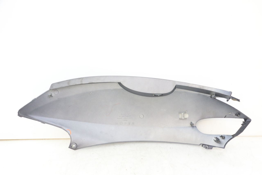 photo de FLANC ARRIERE DROIT KYMCO GRAND DINK 125 (2008 - 2014) - Points de fixation